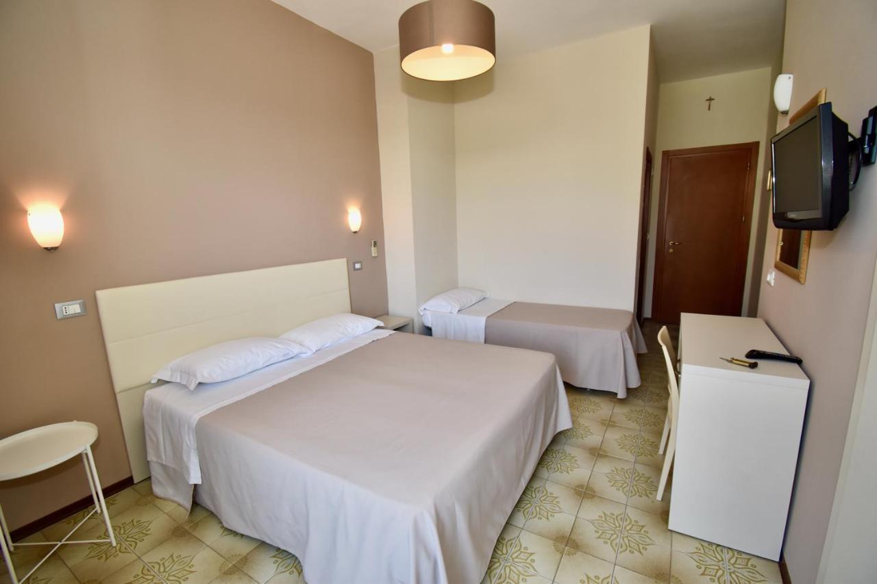 Hotel Astor B&B Lido di Classe Zewnętrze zdjęcie