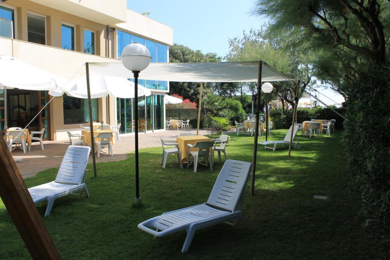 Hotel Astor B&B Lido di Classe Zewnętrze zdjęcie