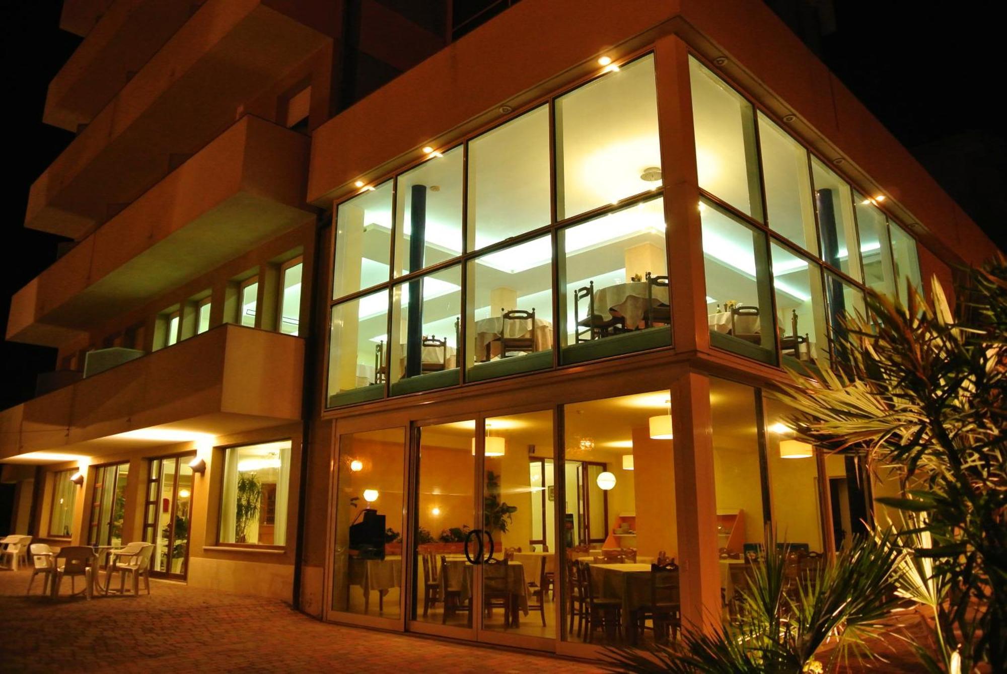 Hotel Astor B&B Lido di Classe Zewnętrze zdjęcie