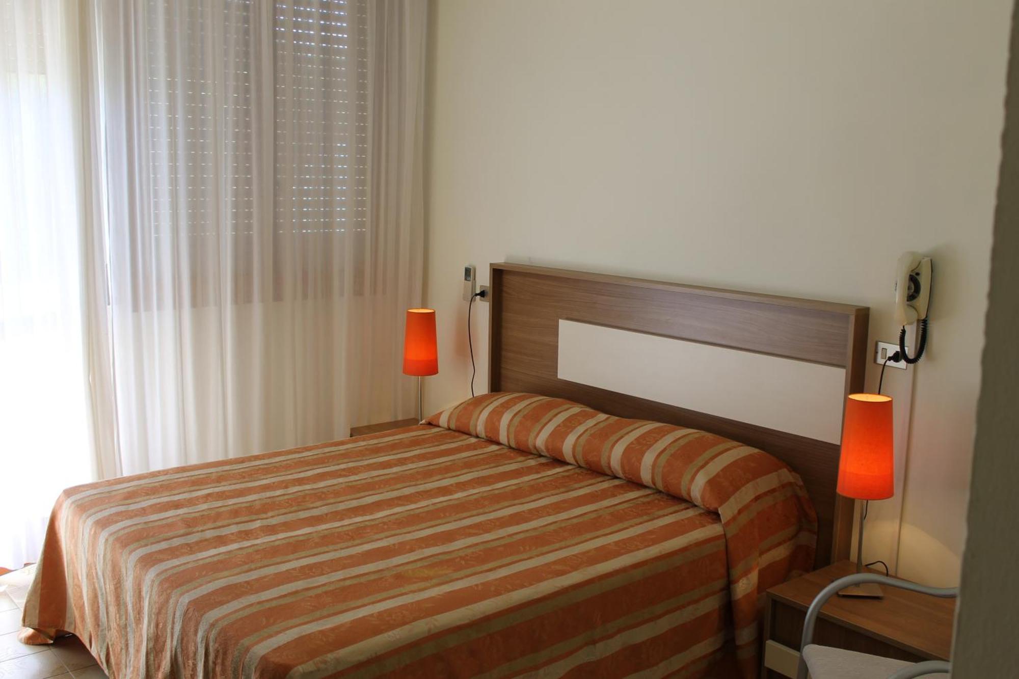 Hotel Astor B&B Lido di Classe Zewnętrze zdjęcie