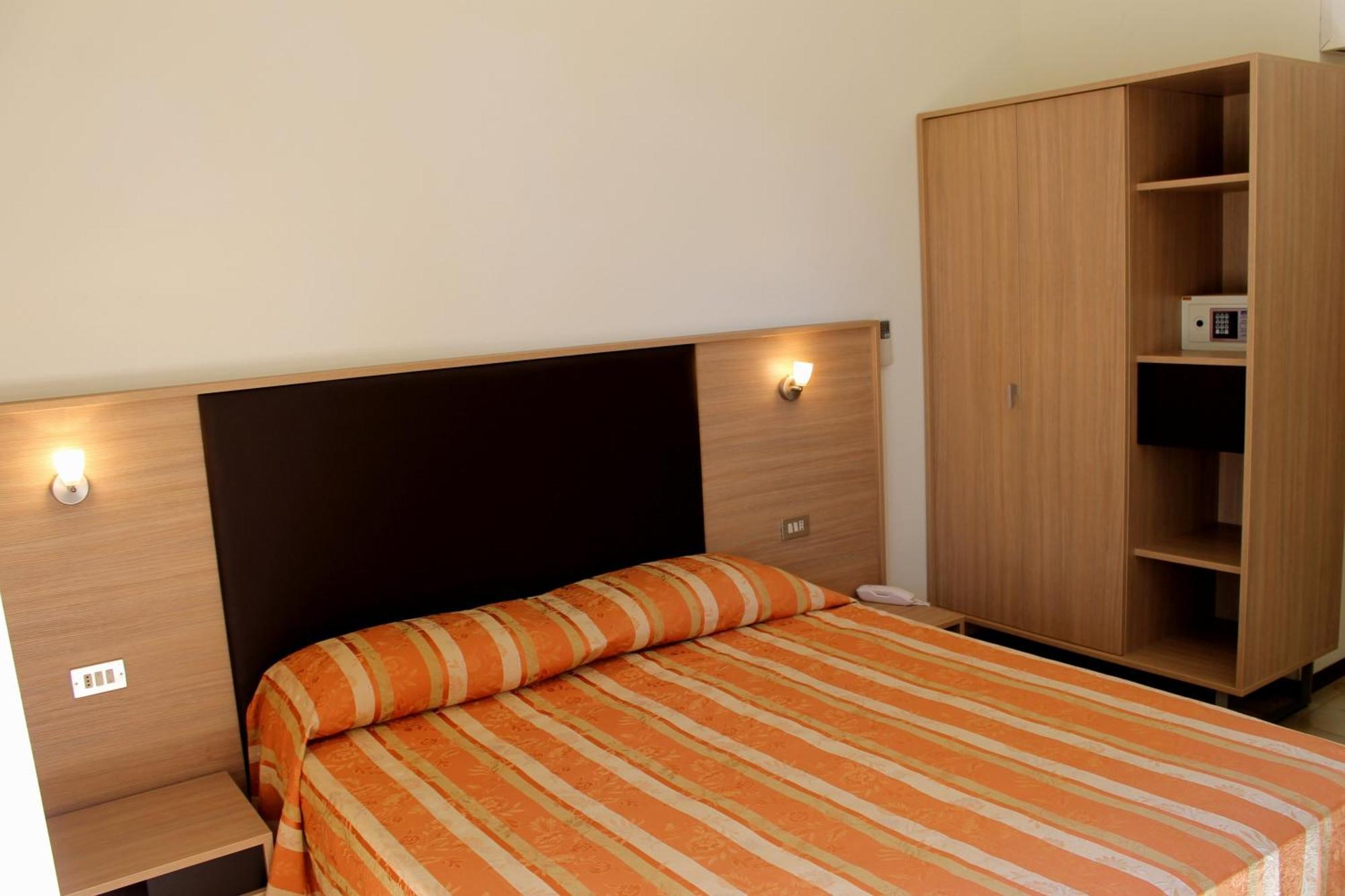 Hotel Astor B&B Lido di Classe Zewnętrze zdjęcie