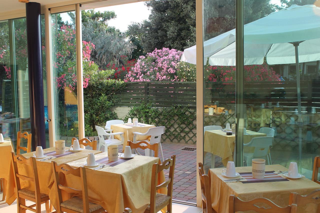 Hotel Astor B&B Lido di Classe Zewnętrze zdjęcie