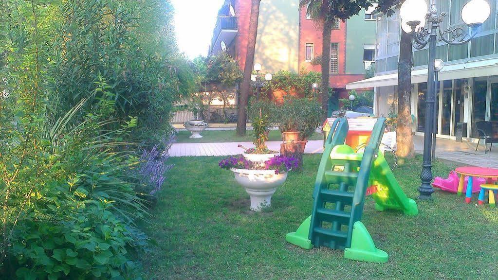 Hotel Astor B&B Lido di Classe Zewnętrze zdjęcie