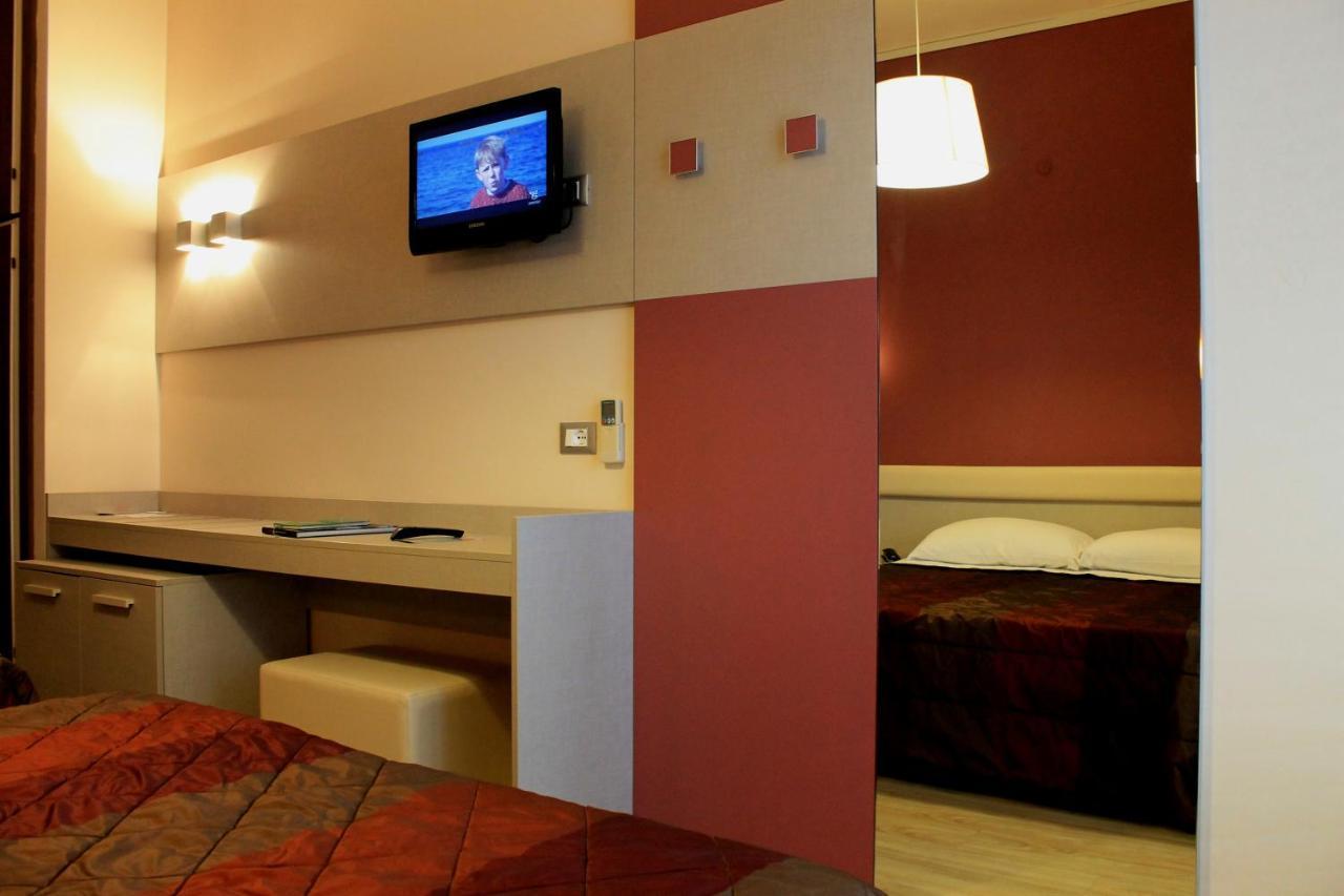 Hotel Astor B&B Lido di Classe Zewnętrze zdjęcie